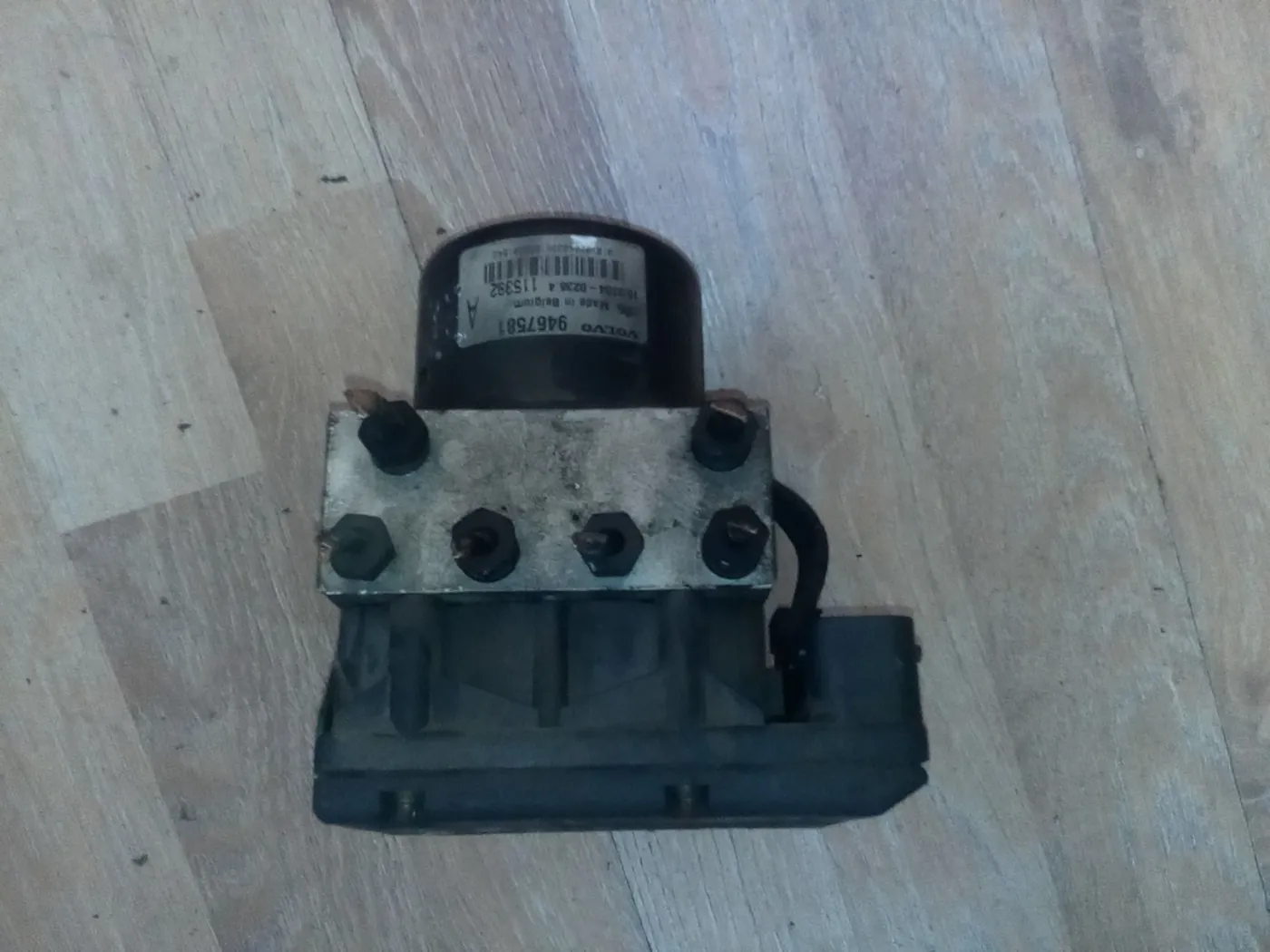 ABS Volvo S80 2.5D ref. 9467581