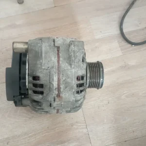 Alternador Peugeot 307 2.0HDI ref. BOSCH 96 408 787/ CL 15