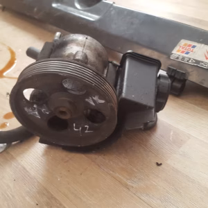 Bomba de dirección Citroen XSARA ref. 9638339880