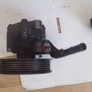 Bomba de dirección Kia CARENS 2.0CRD ref. 0K2KC 32 600