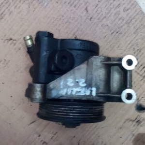 Bomba de dirección Renault LAGUNA 2.2I ref. 7846076