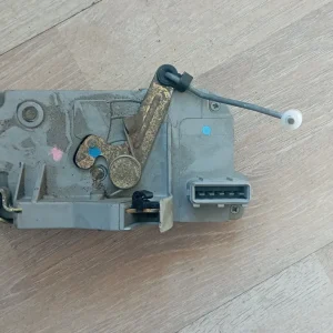 Cerradura Peugeot 406 1.9SLDT trasera derecha