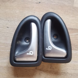 Maneta / manilla Renault CLIO II FASE II delantera ref. 8200028995 / 8200028994