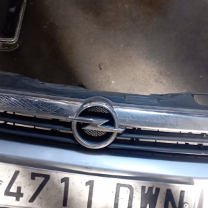 Paragolpes Opel ASTRA H delantero